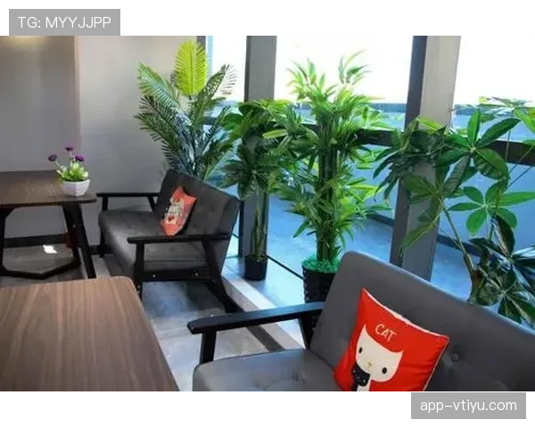 侯志慧外出逛街就像换了个人，健身房里那个女王形象瞬间崩塌