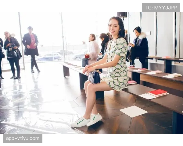 郑思维比赛结束直接换运动鞋逛街，这画风也太随性了吧？